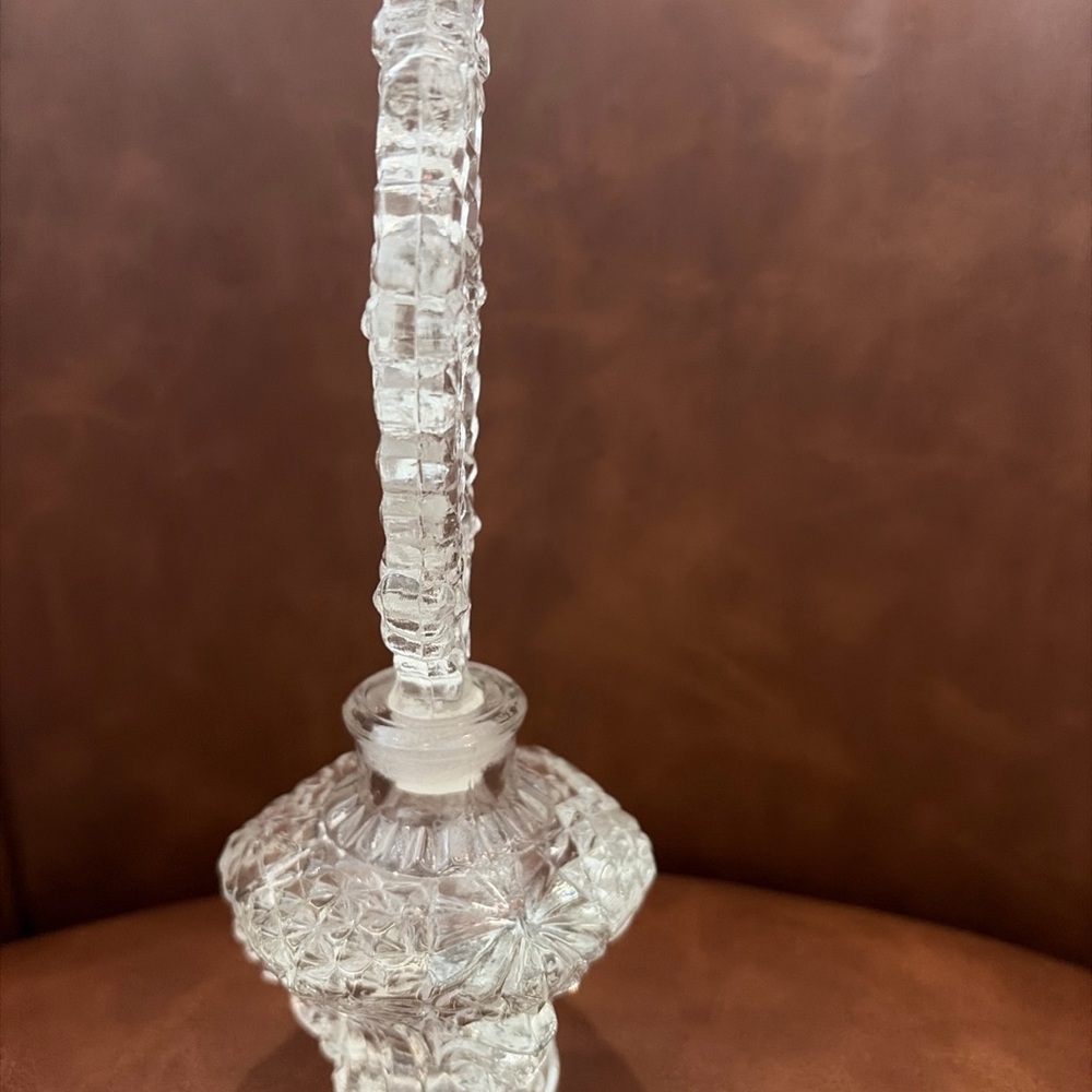 Beautiful Vintage Ornate Glass Perfume Bottle W Stopper Vanity Decor Victorian - Picture 2 of 12